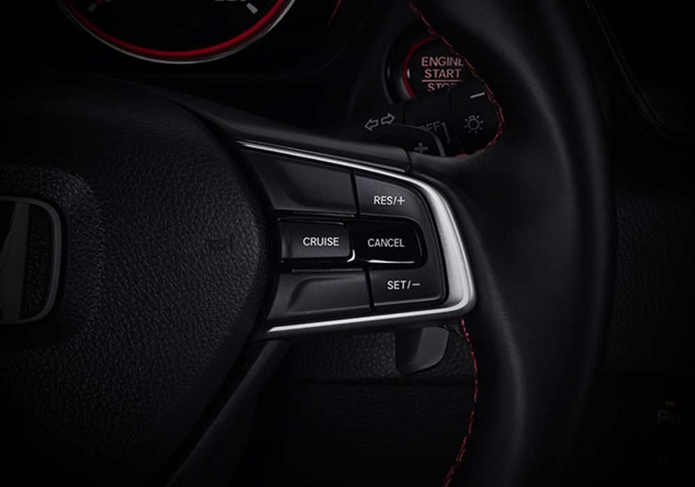 Cruise Control
Kini dengan fitur Cruise Control yang terdapat pada Honda City Hatchback RS, dapat meringankan fungsi kaki saat berkendara.

Dengan menekan tombol Cruise, kendaraan Anda akan berjalan pada kecepatan konstan yang dapat diatur dengan tombol akselerasi dan deselerasi pada roda kemudi. Jadi, Anda tidak perlu menginjak gas terus menerus untuk melajukan mobilmu.
