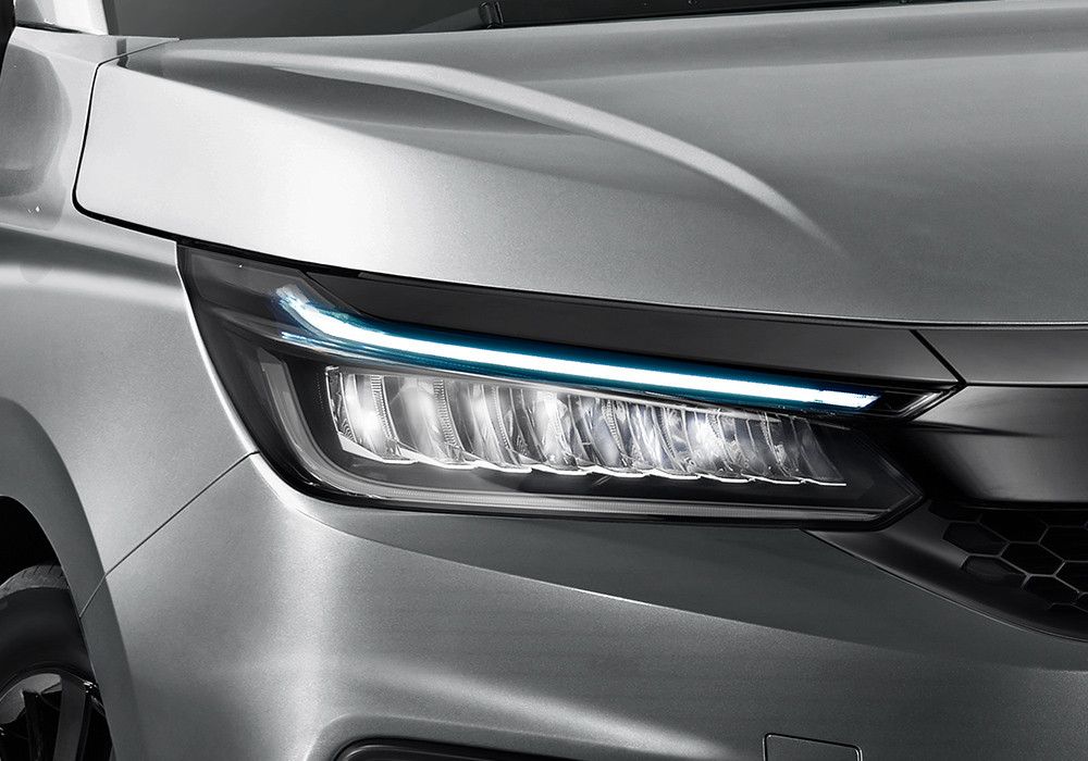 Full LED Headlight with LED Daytime Running Light
Dengan mengaplikasikan Full LED Headlight with Daytime Running Light (DRL), sorot lampu Honda City Hatchback RS semakin tajam dan menambah kesan modern.

Dengan dilengkapi DRL, visibilitas mobil saat berkendara pun semakin meningkat di siang dan malam hari.