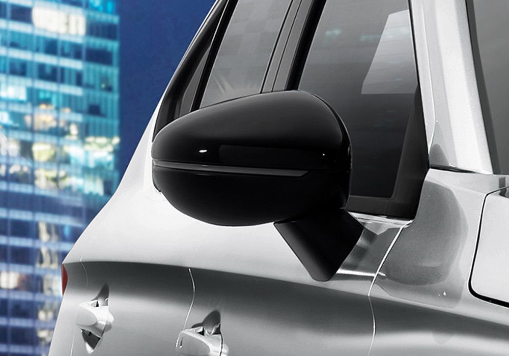 Black Door Mirror with LED Turning Signal
Berkendara dengan Honda City Hatchback RS semakin praktis dengan fitur Power Retractable Door Mirror. Cukup dengan satu sentuhan, kaca spion mobil dapat terlipat secara otomatis.

Selain itu, fitur ini telah dilengkapi LED Turning Signal, yang berfungsi memberikan aba-aba kepada pengendara lain saat Anda berbelok. Sedangkan sentuhan warna hitam pada cangkang spion juga semakin menambah kesan sporty dari Honda City Hatchback RS.
