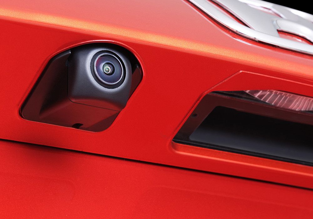 Multi-Angle Rear View Camera
Kini memarkir mobil menjadi lebih mudah dengan fitur Multi Angle Rear View Camera yang terdapat pada Honda City Hatchback RS.

Kamera mundur ini menyediakan tiga mode tampilan, yaitu:
  1. Normal View, untuk melihat kondisi dibelakang mobil Anda.
  2. Wide View, untuk melihat kondisi dibelakang mobil dengan sudut pandang lebih lebar di bagian kiri dan kanan.
  3. Top View, untuk melihat kondisi tepat di bagian bawah mobil Anda.