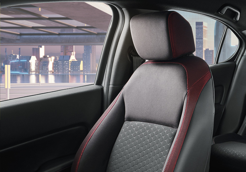 suede_fabric_leather_combi_trimmed_seats__1736678809237